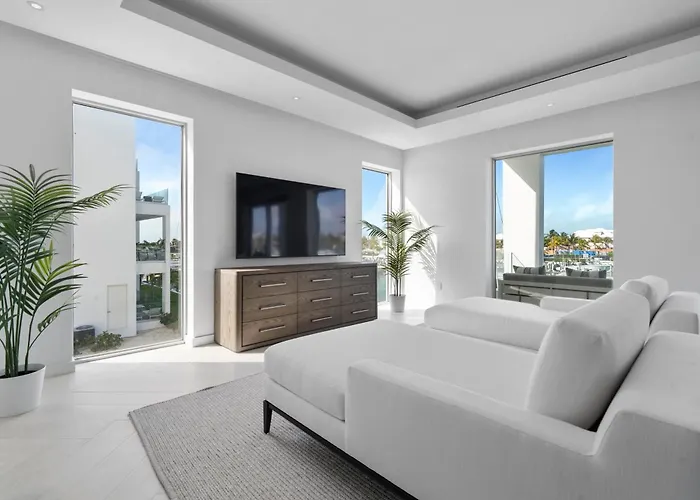 Casablanca Bahamas- New Luxury Waterfront Condo, Palm Cay, The Bahamas